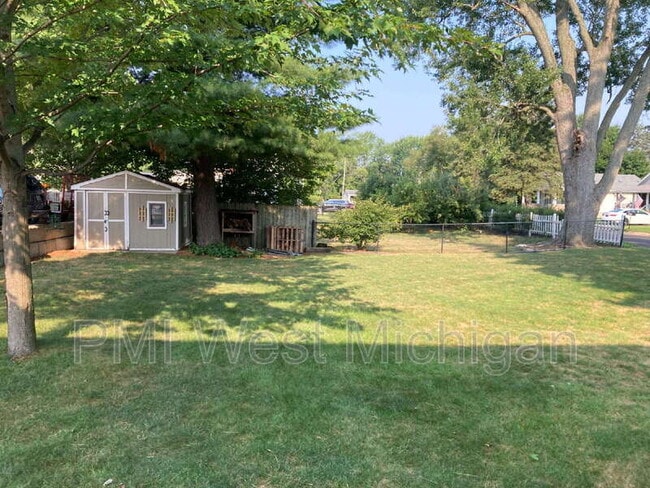 Photo - 2574 Sherwood St SW