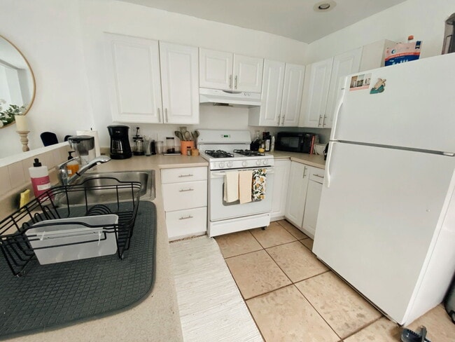 Photo - 1528 Bainbridge St