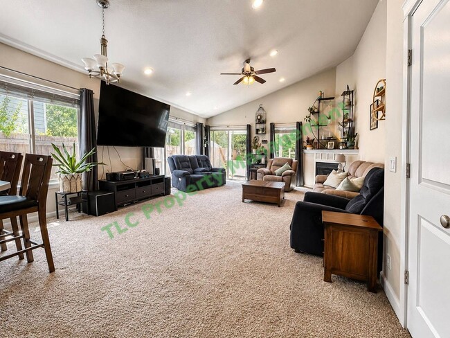 Photo - 942 Salamander Rd SE