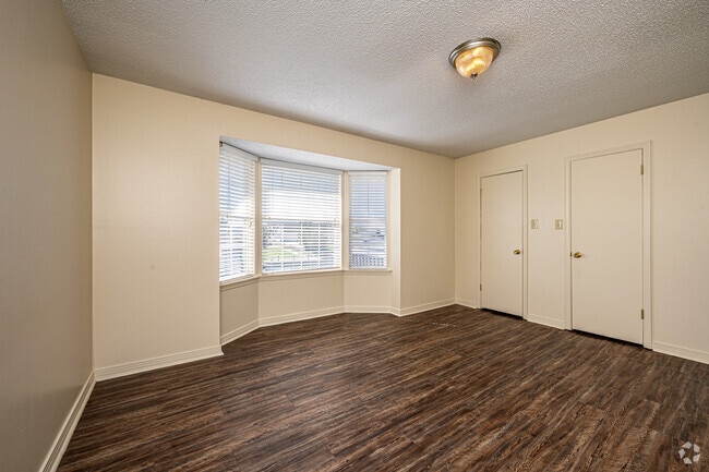 2BR, 1BA - 931SF - Primary Bedroom - Northshore Villas