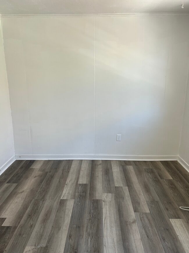 Photo - 651 Hollace St