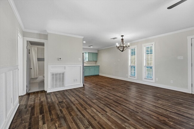 Photo - 606 Warsaw Dr