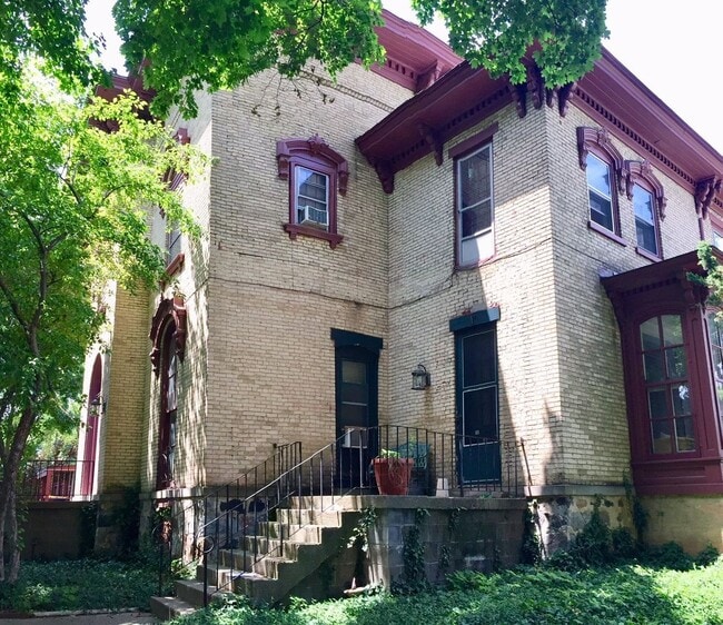 Building Photo - 1519-19 College Ave NE Unit 17 College Ave NE