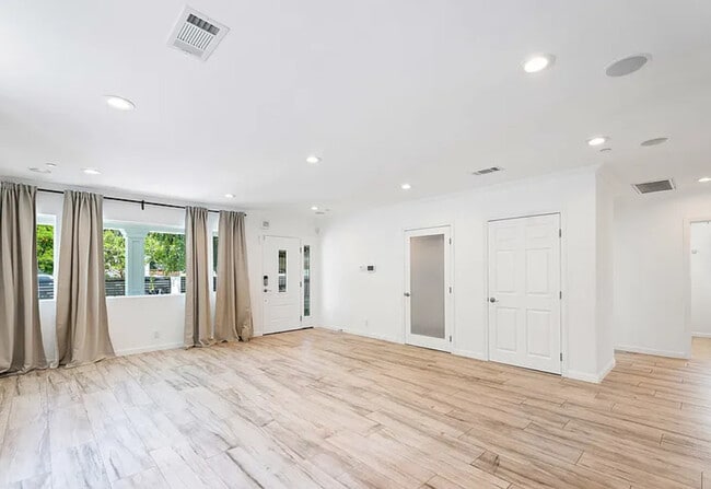 Photo - 4524 Tobias Ave