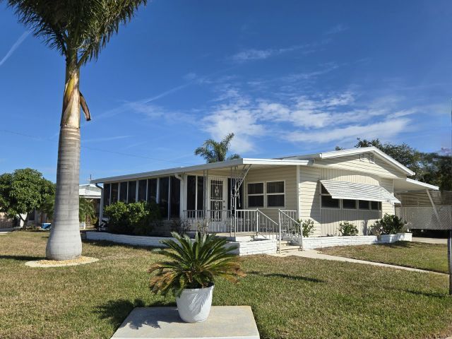 Building Photo - 409 49th Ave Terrace W