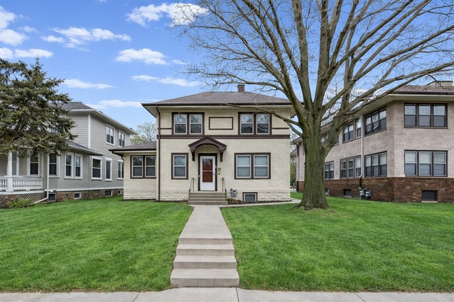 Building Photo - 811 Snelling Ave N