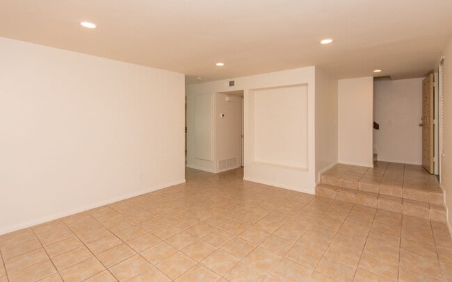 Photo - 3 Bedroom, 2.5 Bathroom Townhome!