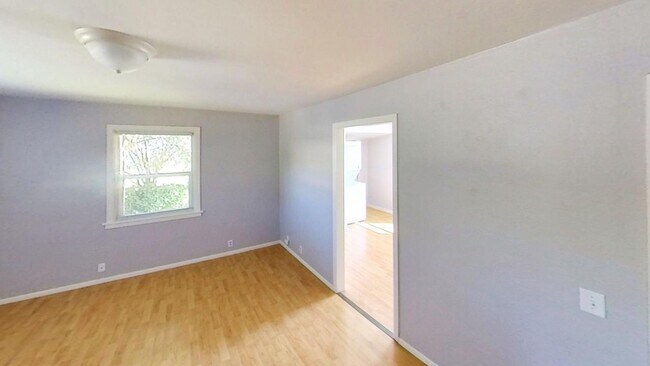 Photo - 2 Bedroom, 1 Bathroom Available!