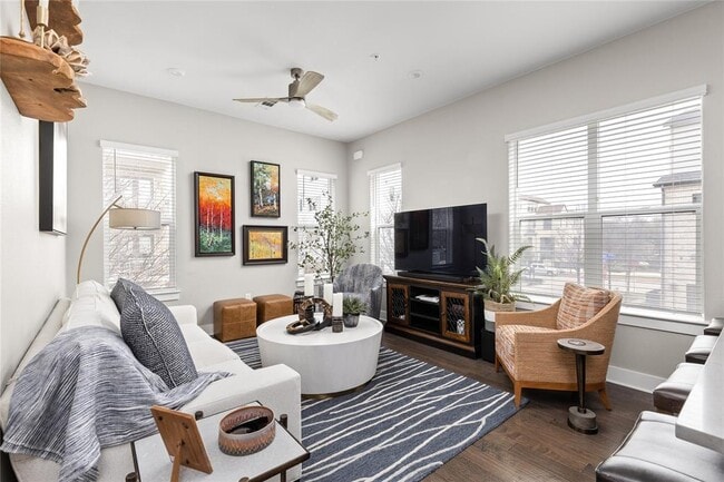 Building Photo - 4325 Jackson Ave Unit 2105