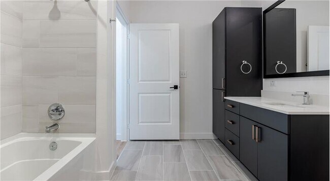 Photo - 3900 Berkman Dr Unit S6-3