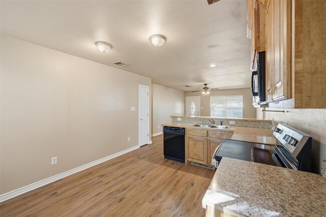 Photo - 728 W Walker St