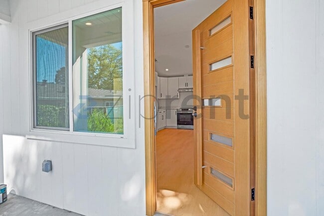 Photo - 374 S 21st St