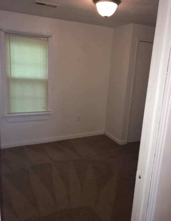 Photo - 2124 Queen St