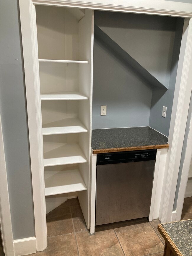 Photo - 3327 Wyandotte St