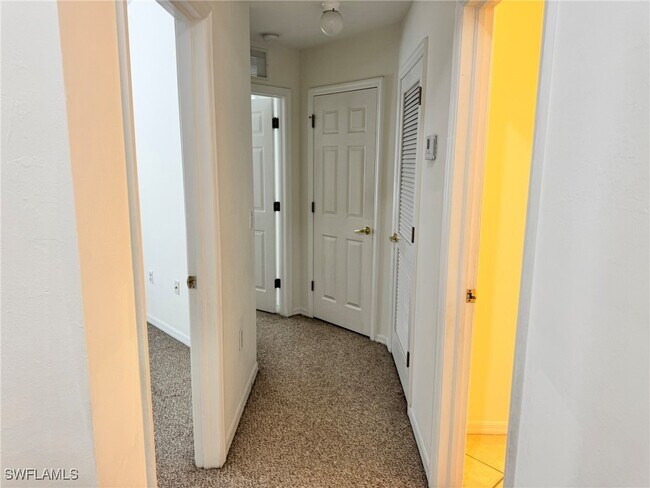 Photo - 860 Hampton Cir