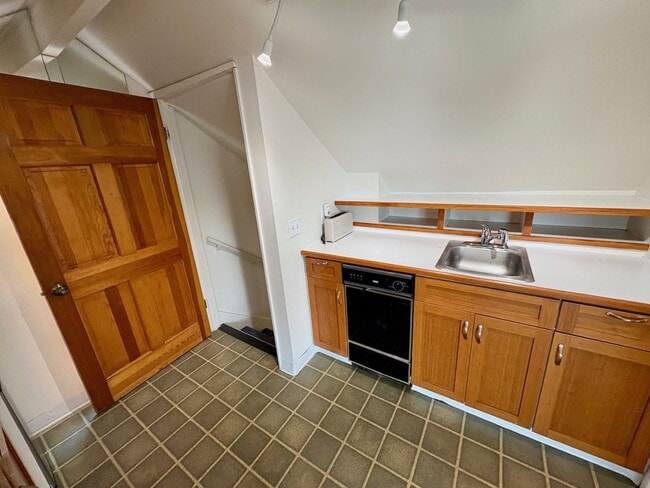 Photo - SKIRVIN TRIPLEX Unit #C