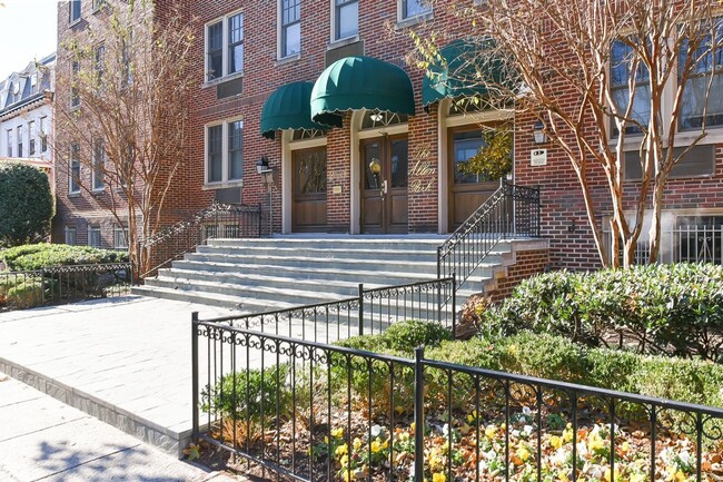 Building Photo - Updated Kalorama One Bedroom on Quiet Street Rental