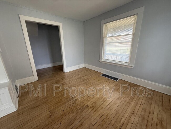 Photo - 3109 W Walnut St