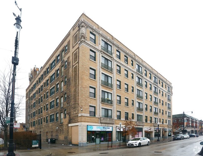 Photo - Broadmoor Apartments