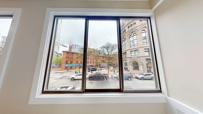 31-35-35 India St Unit 204