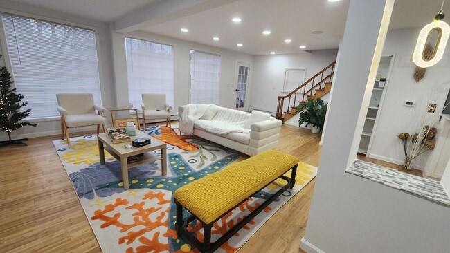 Photo - 150 E Walnut St