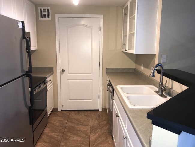 Photo - 1701 E Colter St Unidad 460