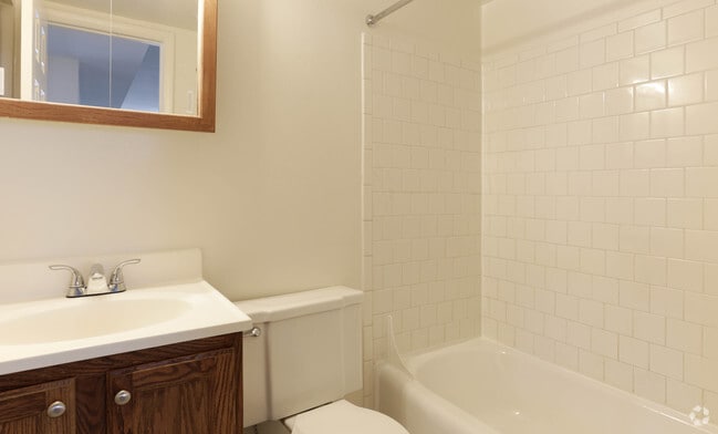 1BR, 1BA - 717 SF