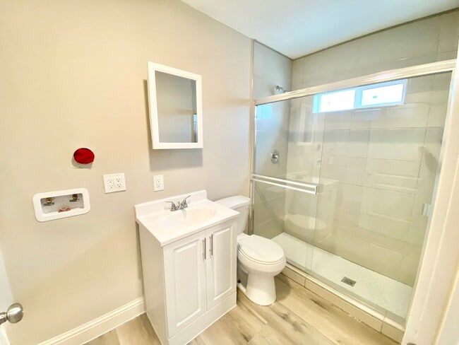 Photo - Charming 1-Bedroom, 1-Bathroom ADU in a Prime Location – 795 1/2 42nd St