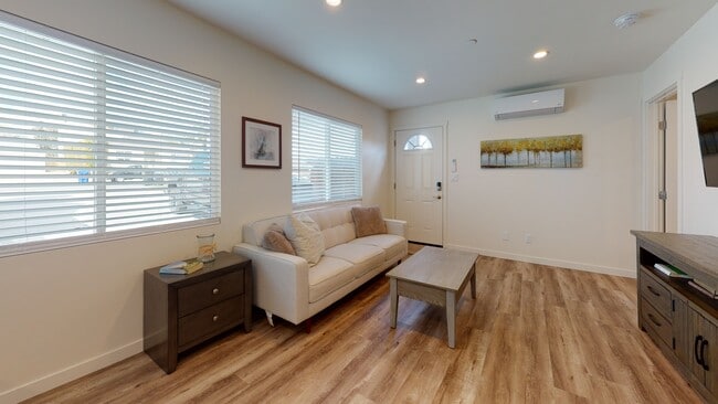 Sala de estar - 5647 Gaines St