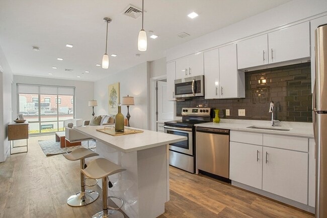 Building Photo - 10 Essex St Unit 301 Rental