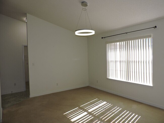 Photo - Convenient to I-10 & shopping!