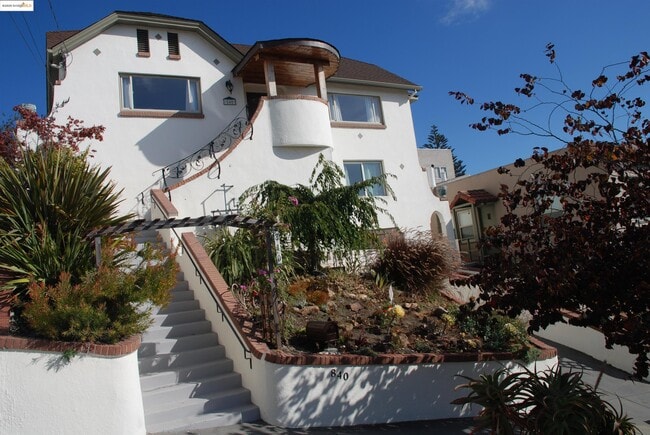 Building Photo - 838 Vermont St