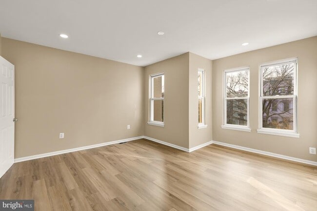 Photo - 1033 5th St NE