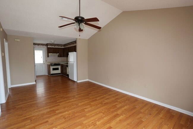 Photo - 140 Lanier Dr Unit 105