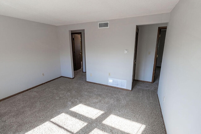 Photo - 2925 Northland Dr