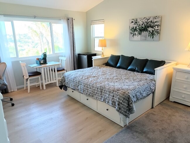 Photo - 1620-1624 York Dr