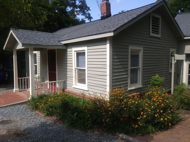 Building Photo - Chapel Hill / 5BR House on Cottage Ln AVAI...