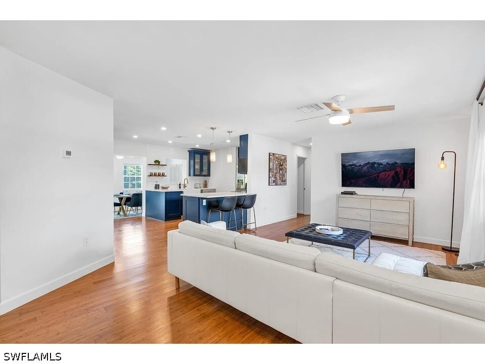 Photo - 250 Willowick Dr