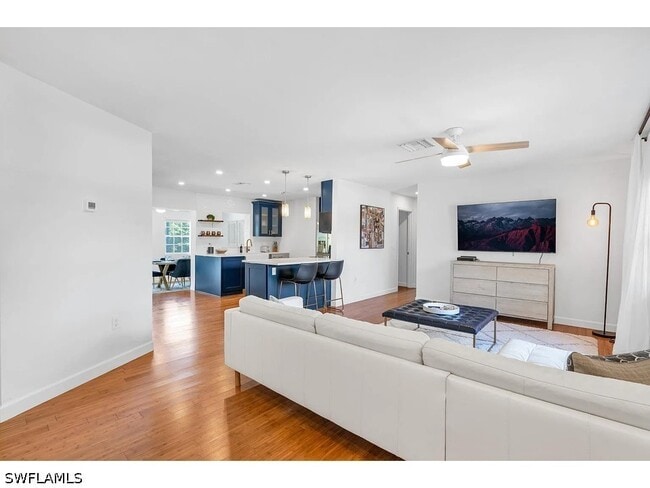 Photo - 250 Willowick Dr