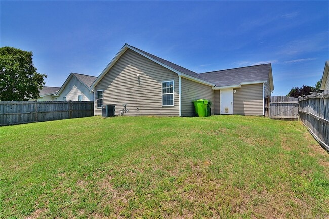 Photo - 321 Legend Oaks Dr