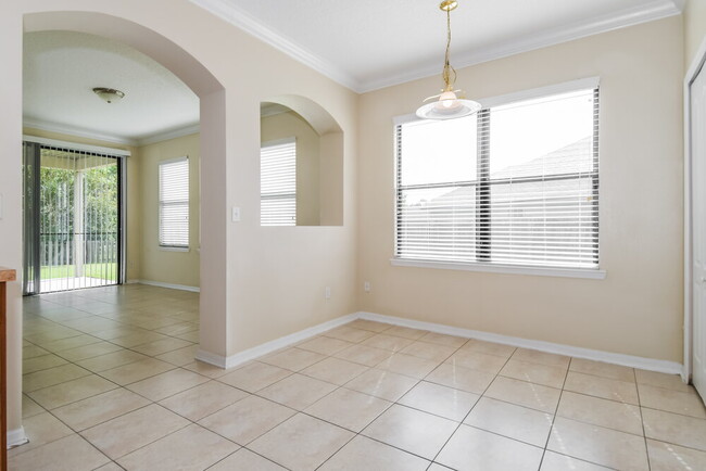 Photo - 703 Red Cedar Ct