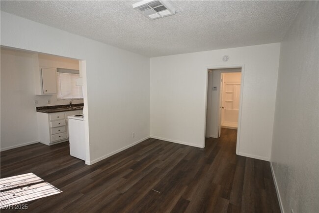 Building Photo - 715 N 11th St Unit 1