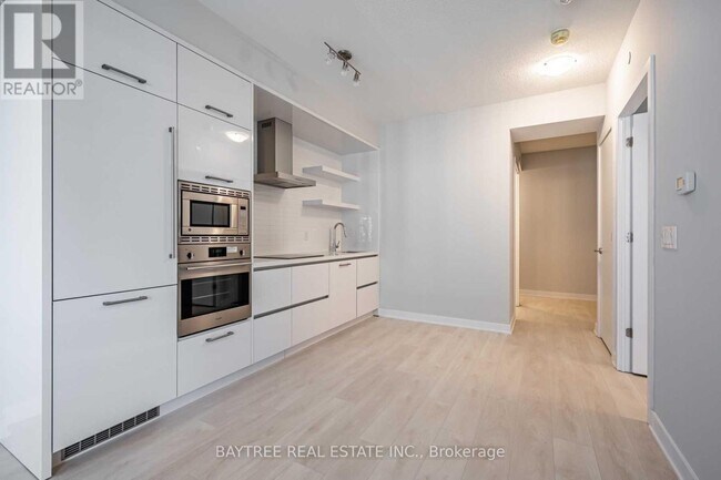 Photo - 2221 Yonge St Unit 310