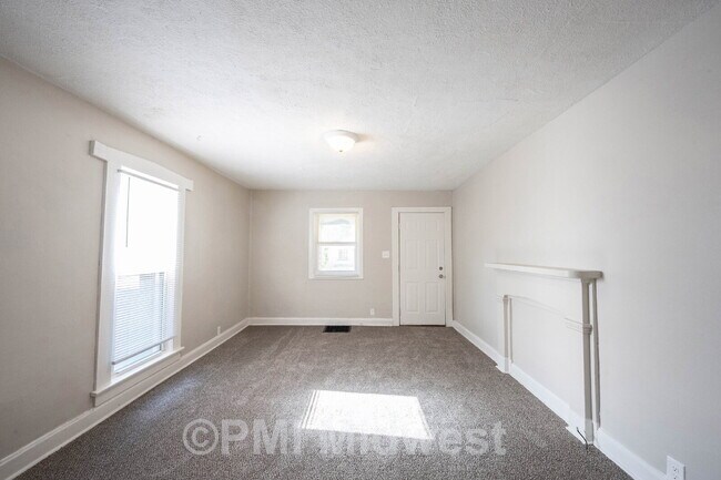 Photo - 1214 W 25th St