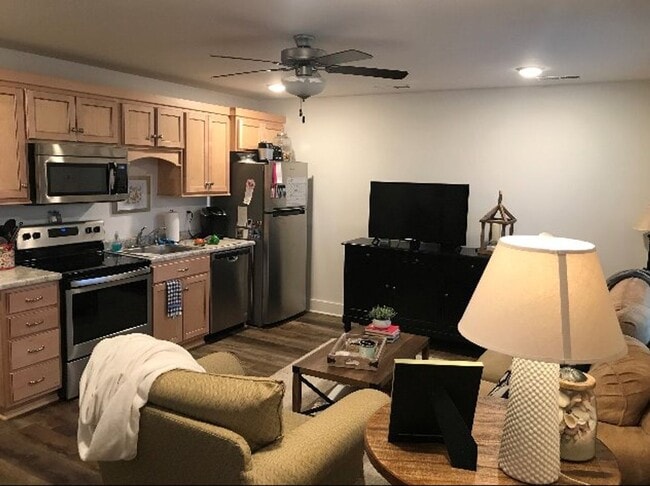 Building Photo - 1138 STREET - A St Unit 1138 KENTON STREET - A-1