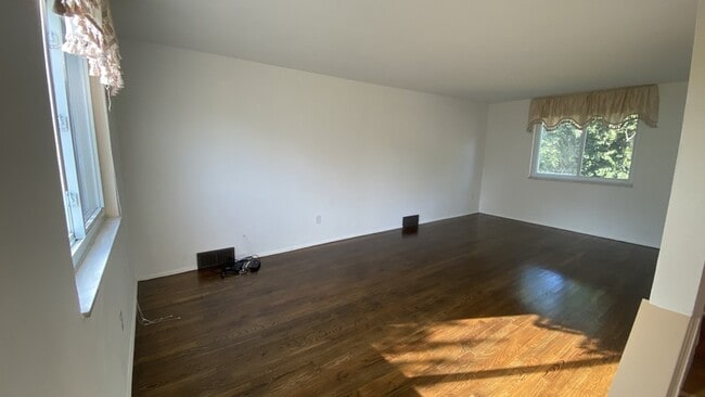 Photo - 121 Lois Dr