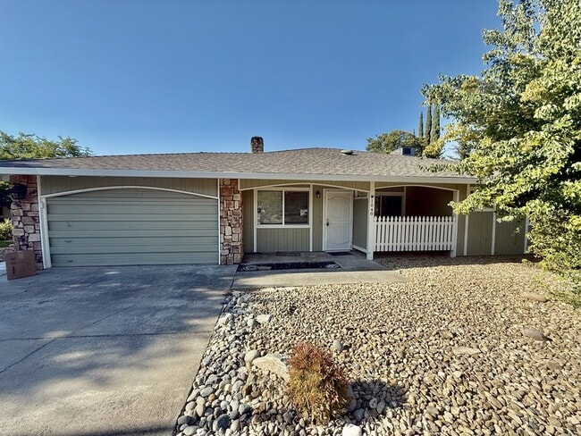 Building Photo - 890 Athan Ave Rental