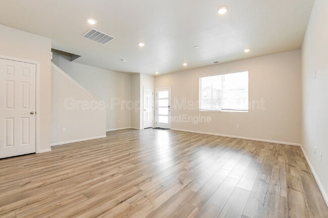 Photo - 12232 Creamery St