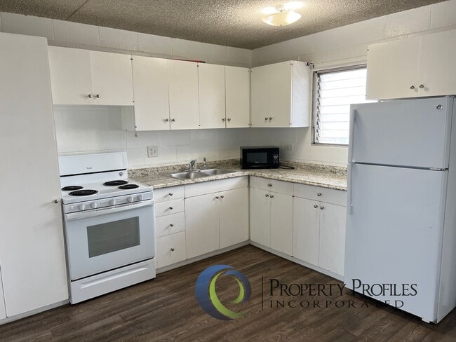 Building Photo - Puuhale Gardens 2 bedroom 1 bath apartment... Unit 307