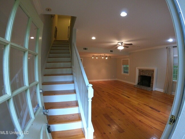 Photo - 1235 Linden Pl